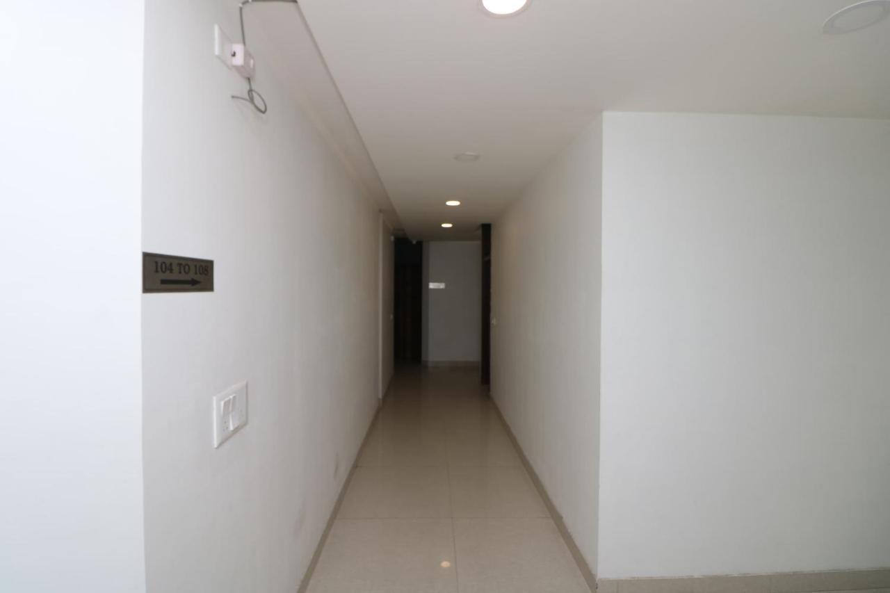Oyo 9999 Hotel La Wisteria Δελχί Εξωτερικό φωτογραφία