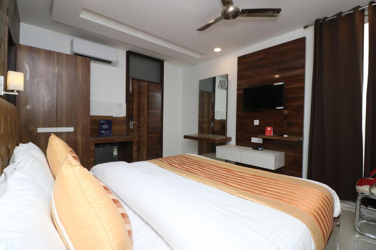 Oyo 9999 Hotel La Wisteria Δελχί Εξωτερικό φωτογραφία