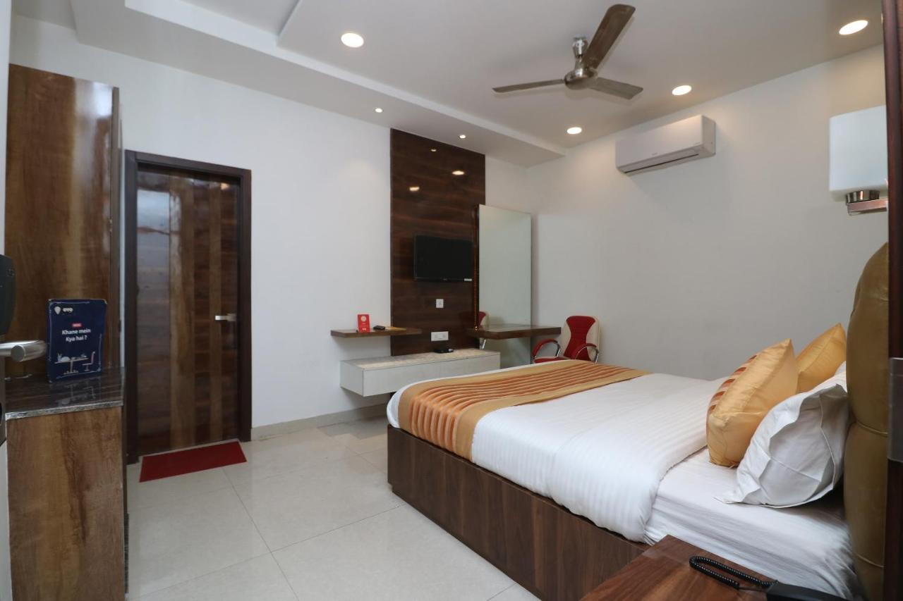Oyo 9999 Hotel La Wisteria Δελχί Εξωτερικό φωτογραφία
