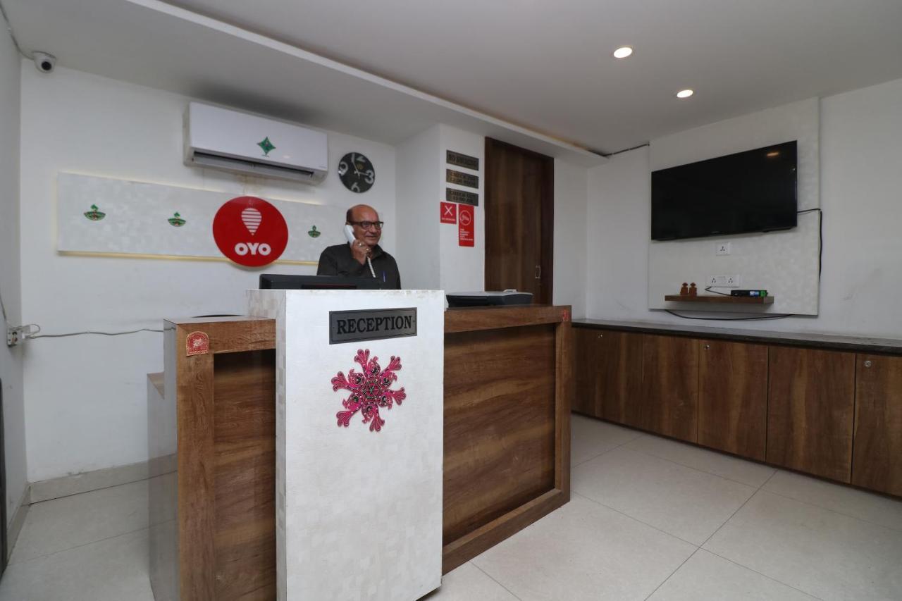Oyo 9999 Hotel La Wisteria Δελχί Εξωτερικό φωτογραφία
