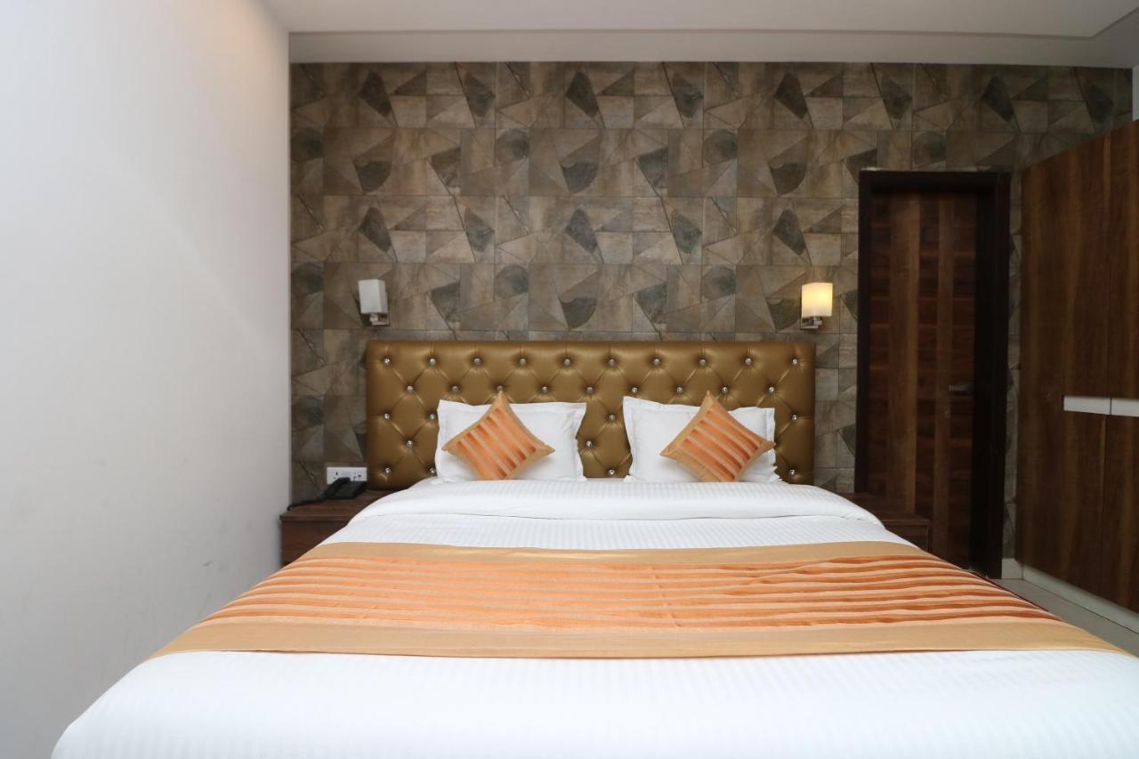 Oyo 9999 Hotel La Wisteria Δελχί Εξωτερικό φωτογραφία