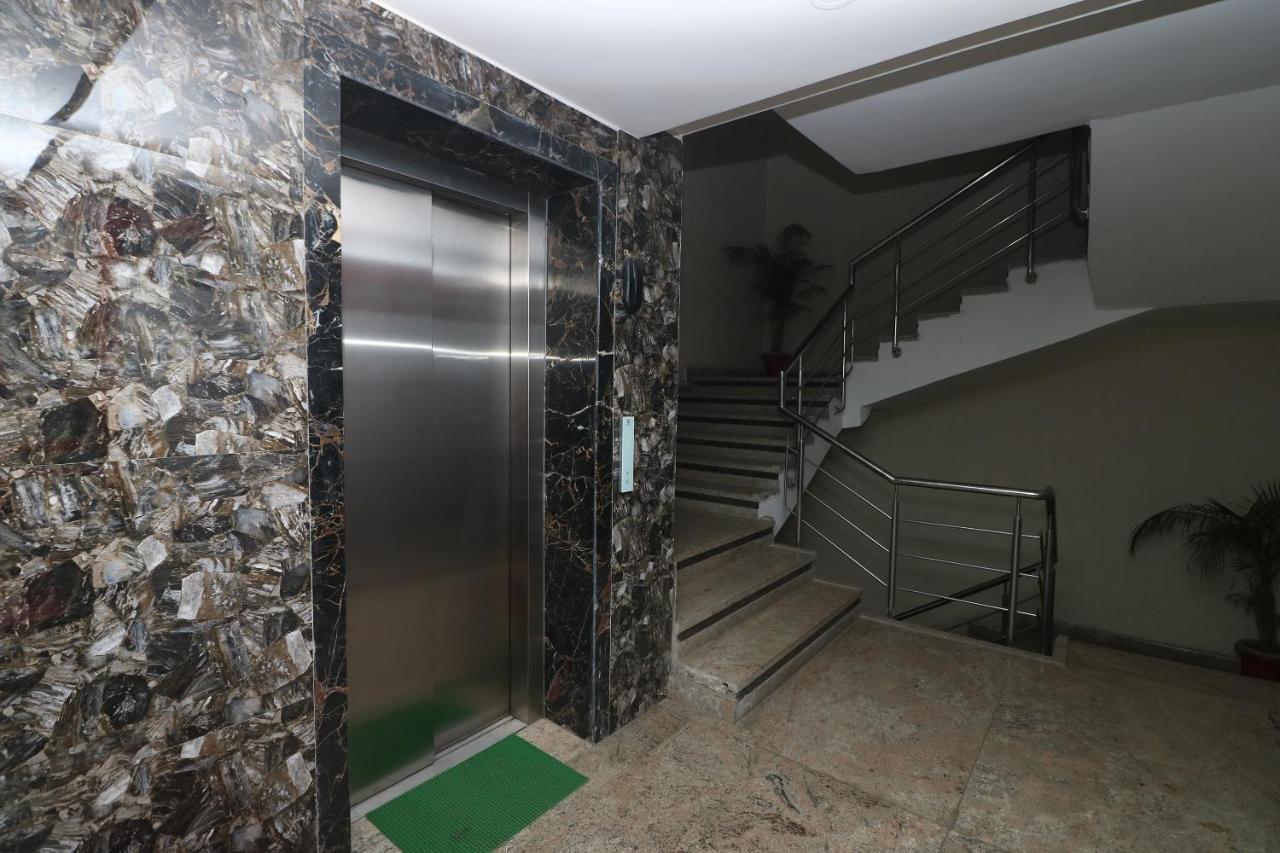 Oyo 9999 Hotel La Wisteria Δελχί Εξωτερικό φωτογραφία
