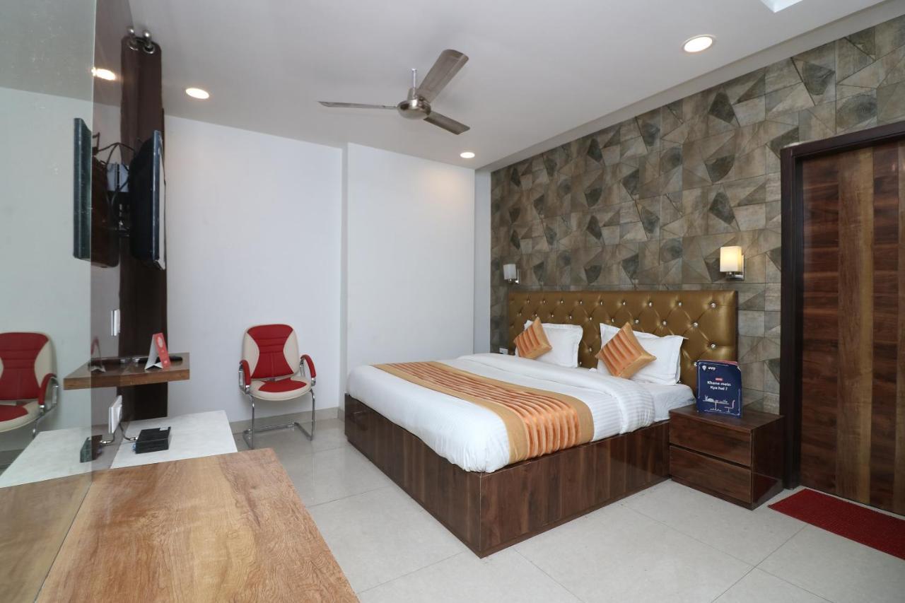 Oyo 9999 Hotel La Wisteria Δελχί Εξωτερικό φωτογραφία