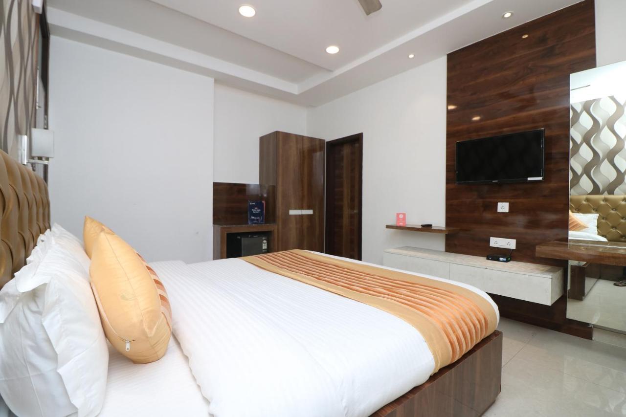 Oyo 9999 Hotel La Wisteria Δελχί Εξωτερικό φωτογραφία
