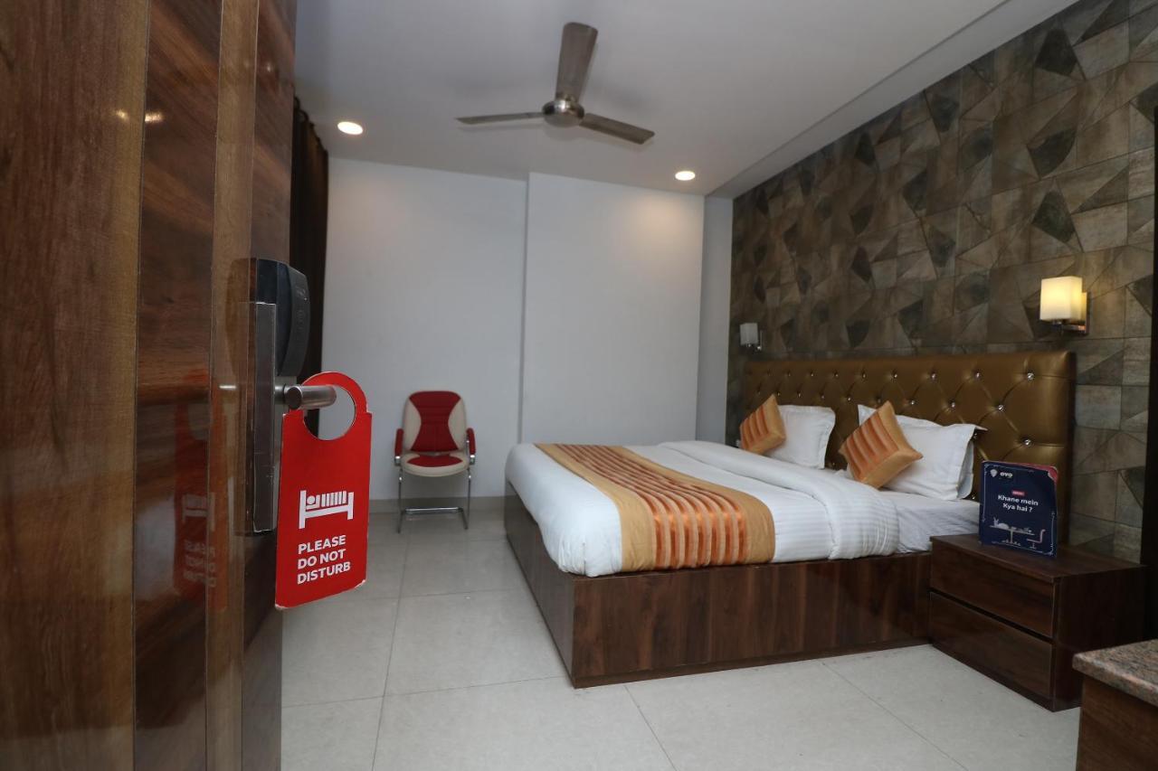 Oyo 9999 Hotel La Wisteria Δελχί Εξωτερικό φωτογραφία