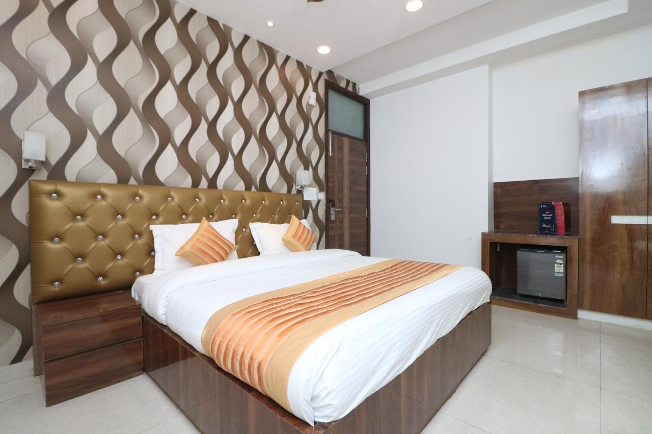 Oyo 9999 Hotel La Wisteria Δελχί Εξωτερικό φωτογραφία